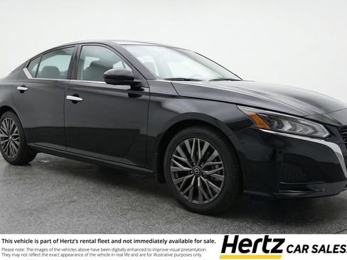 Used 2025 Nissan Altima 2.5 SV FWD image 1