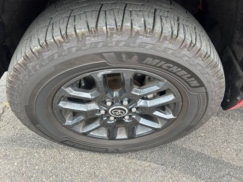 Used 2022 Toyota Tundra Platinum w/ Advanced Package AWD/4WD image 9