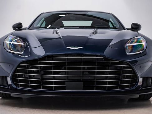 Used 2025 Aston Martin Vanquish image 7