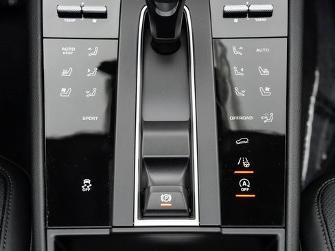 New 2025 Porsche Macan image 21