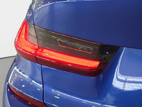 Used 2022 BMW 330i Sedan w/ M Sport Package RWD image 26