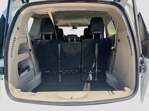Used 2023 Chrysler Pacifica Touring-L FWD image 21