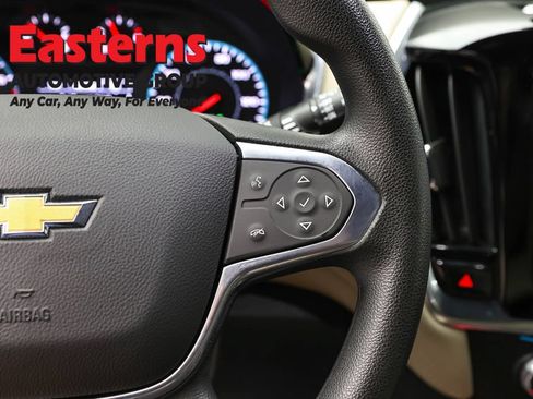 Used 2022 Chevrolet Traverse LS AWD/4WD image 15