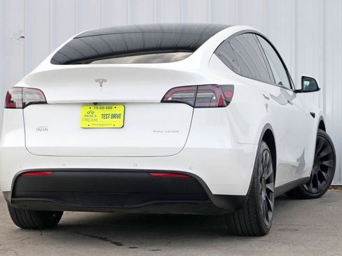 Used 2021 Tesla Model Y Long Range image 5