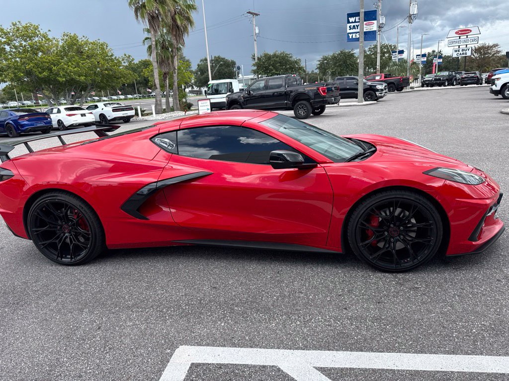 Used 2022 Chevrolet Corvette Stingray Premium Cpe w/ Z51 Performance Package RWD image 4
