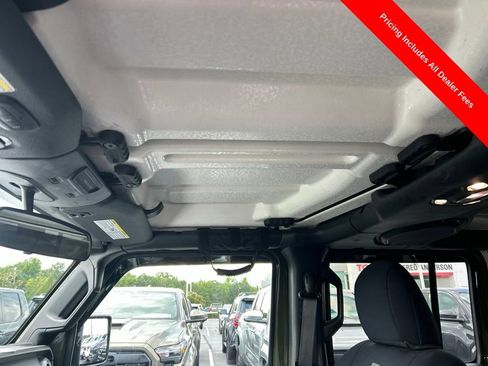 Used 2021 Jeep Wrangler Unlimited Sahara AWD/4WD image 5