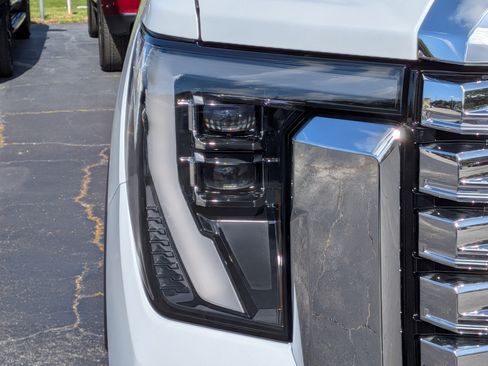 New 2026 GMC Sierra 2500 Denali w/ Denali Reserve Package AWD/4WD image 10