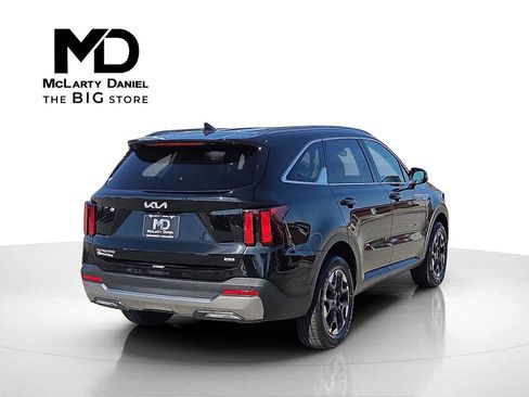 Used 2024 Kia Sorento S image 5