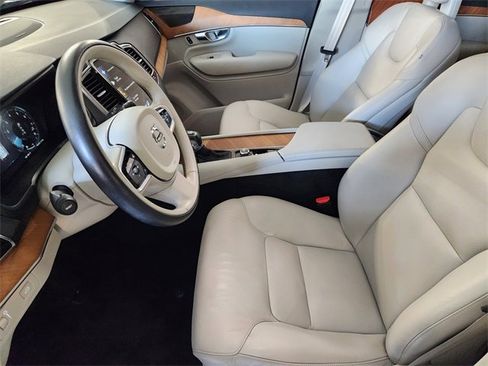 Used 2021 Volvo XC90 T6 Momentum w/ Advanced Package image 14