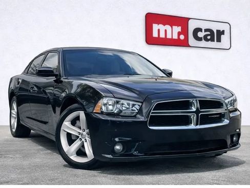 Used 2013 Dodge Charger SE RWD image 1