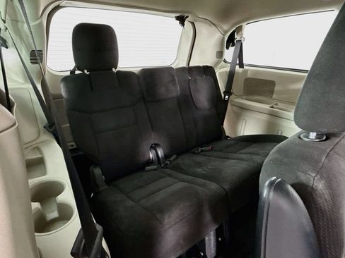 Used 2014 Dodge Grand Caravan American Value Package FWD image 25