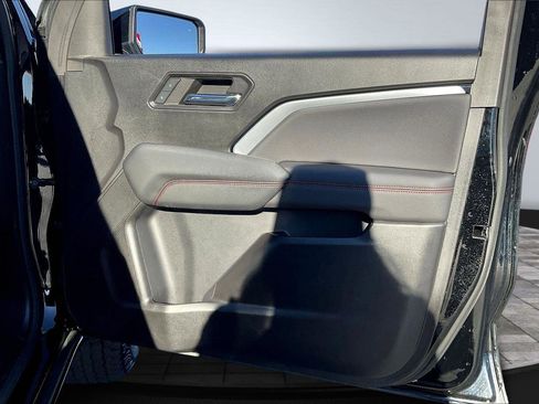 Used 2024 Chevrolet Colorado Z71 w/ Z71 Convenience Package 2 image 24