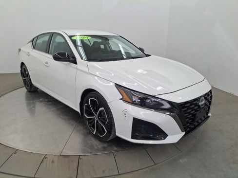 Used 2024 Nissan Altima 2.5 SR image 9