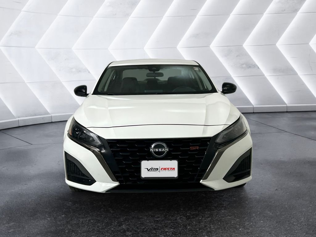 Used 2024 Nissan Altima 2.5 SR FWD image 2