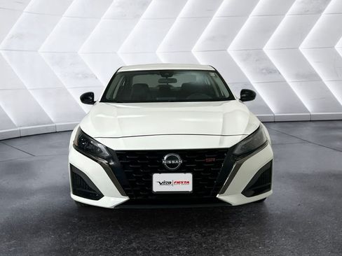 Used 2024 Nissan Altima 2.5 SR FWD image 2