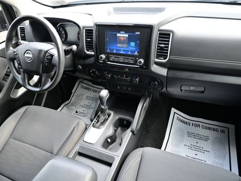 Used 2022 Nissan Frontier SV w/ Technology Package image 19