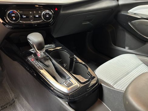 Used 2025 Chevrolet Trax LT FWD image 40