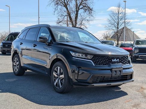 Used 2023 Kia Sorento S w/ Panoramic Sunroof Package image 3