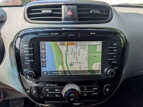 Used 2018 Kia Soul + w/ + Primo LIT Package FWD image 10