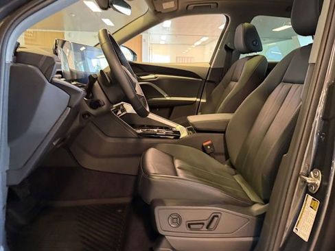 Certified 2025 Audi Q5 Premium w/ Convenience Package image 9