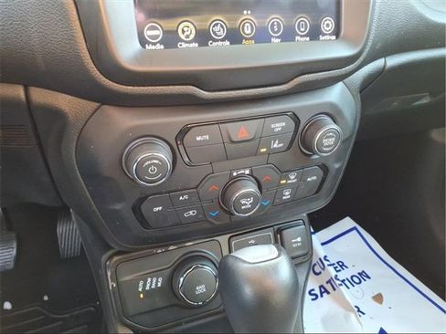 Used 2021 Jeep Renegade Limited image 19