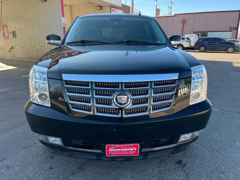 Used 2011 Cadillac Escalade Luxury image 8