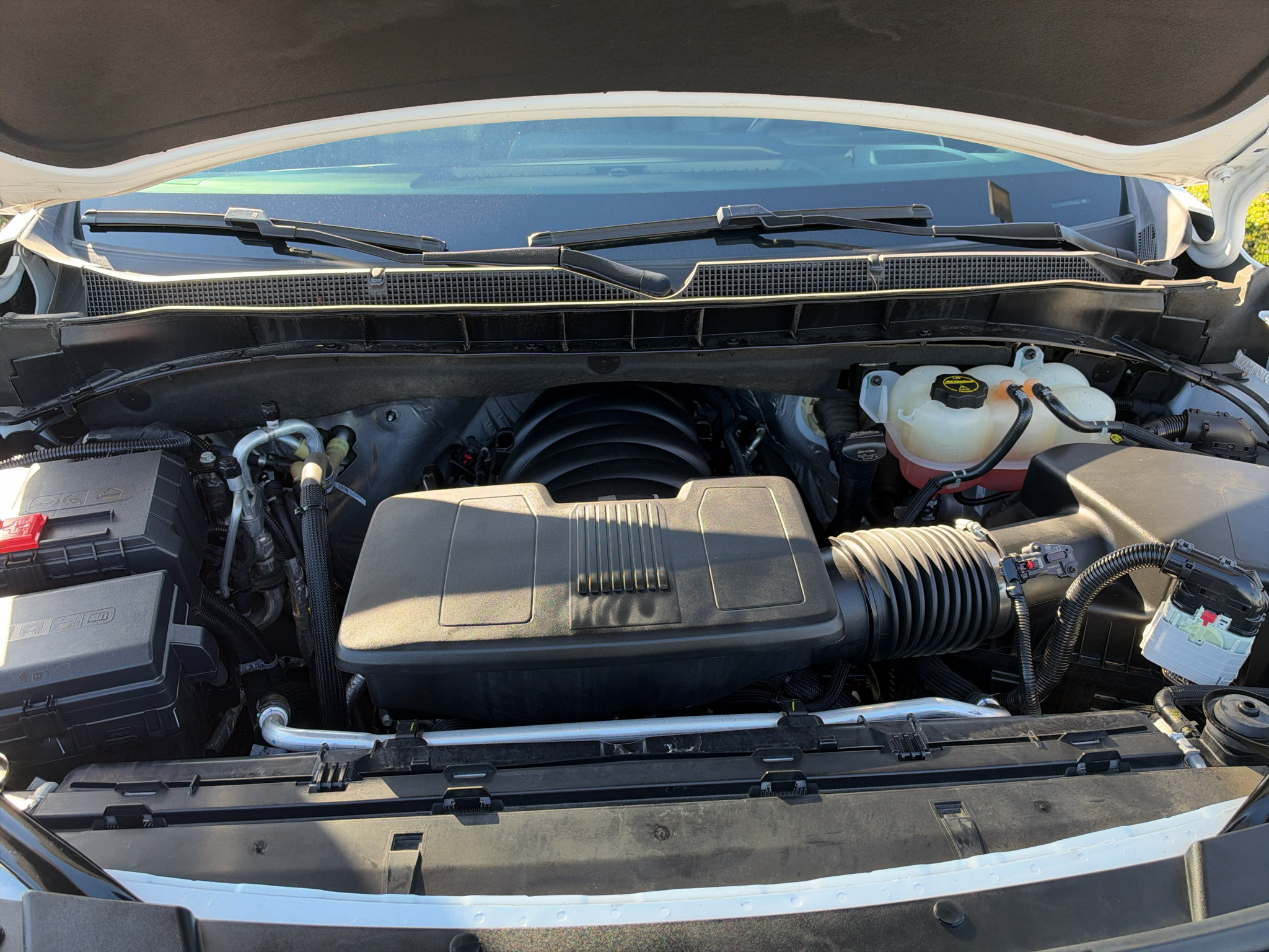 Used 2025 Chevrolet Suburban LT RWD image 11