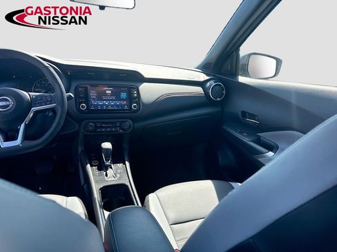 Used 2024 Nissan Kicks SR w/ SR Premium Package FWD image 26