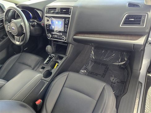 Used 2018 Subaru Outback 3.6R Limited image 17