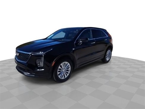 Used 2024 Cadillac XT4 Luxury w/ Cold Weather Package image 4
