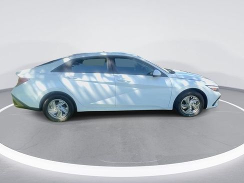 Used 2026 Hyundai Elantra SE FWD image 9