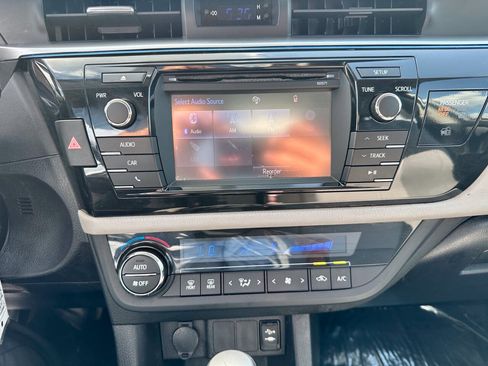 Used 2016 Toyota Corolla LE FWD image 12