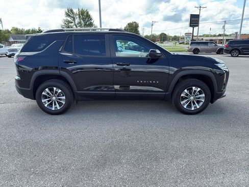 Used 2025 Chevrolet Equinox LT w/ Convenience Package II image 2
