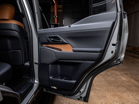 Used 2024 Lexus GX 550 550 Luxury w/ Accessory Package (2T) image 39