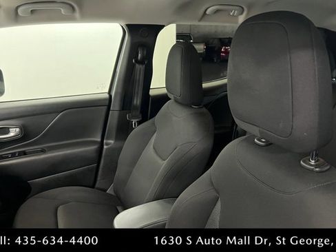 Used 2023 Jeep Renegade Latitude image 16