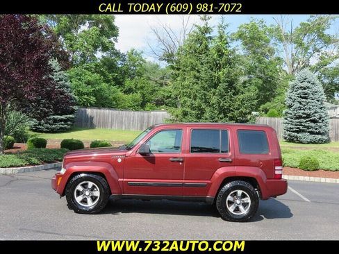Used 2008 Jeep Liberty Sport image 2