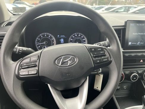 Used 2021 Hyundai Venue SE image 12