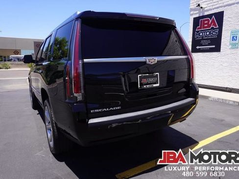 Used 2018 Cadillac Escalade Premium Luxury AWD/4WD image 23