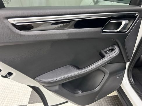Used 2024 Porsche Macan AWD/4WD image 13
