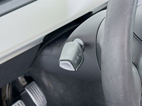 Used 2023 Tesla Model Y Long Range image 16