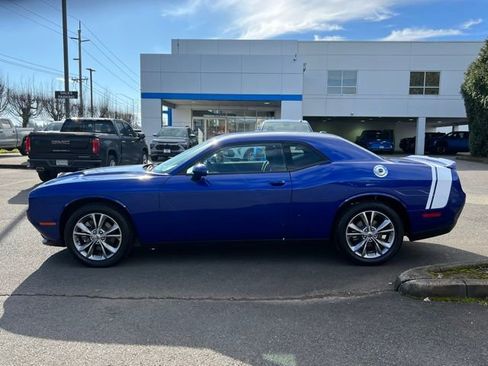 Used 2021 Dodge Challenger SXT image 4