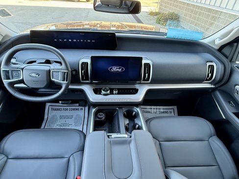 New 2025 Ford Expedition Active image 12