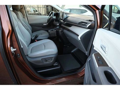 Used 2022 Toyota Sienna XLE image 14