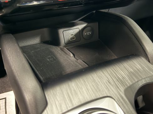 Used 2025 Ford Escape Platinum image 13