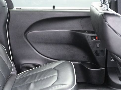 Used 2026 Chrysler Pacifica Limited FWD image 18