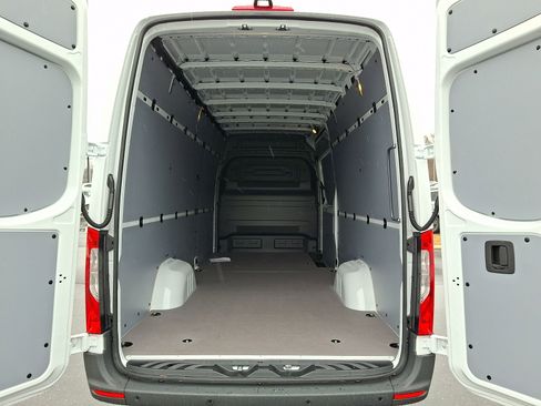 Used 2026 Mercedes-Benz Sprinter 2500 image 5