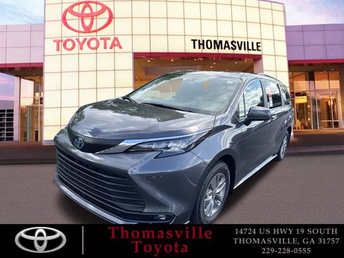 New 2025 Toyota Sienna XLE image 1