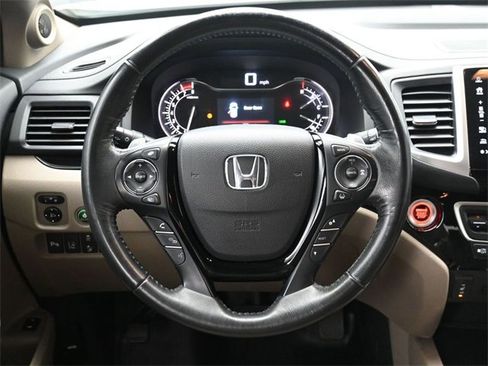 Used 2017 Honda Pilot Touring image 22