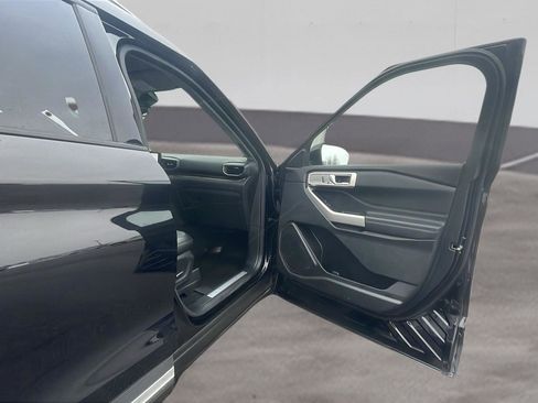 Used 2020 Ford Explorer Limited image 17