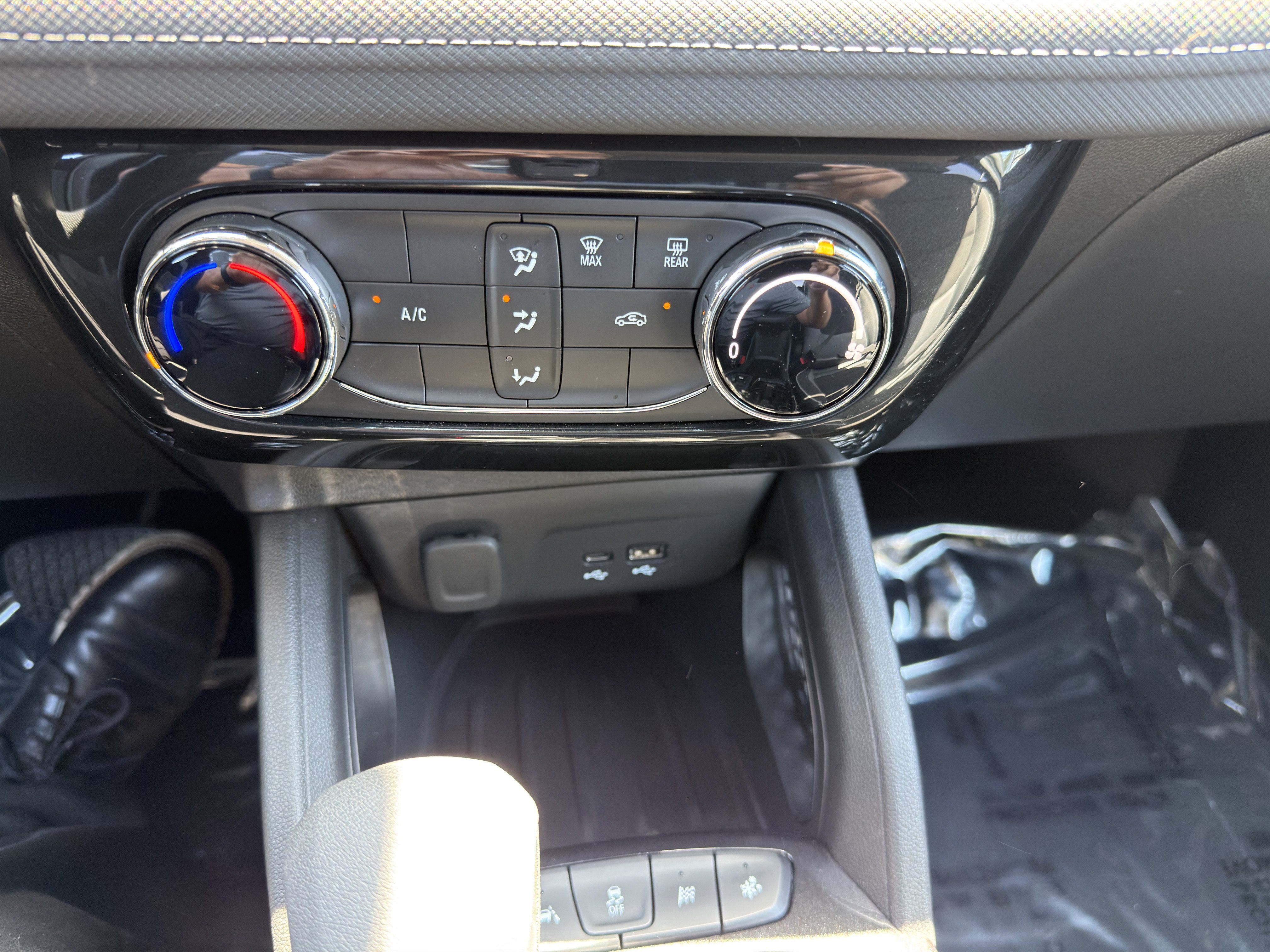 Used 2024 Chevrolet TrailBlazer LT FWD image 29